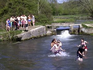 Cooling off in Compton Lock April 2011